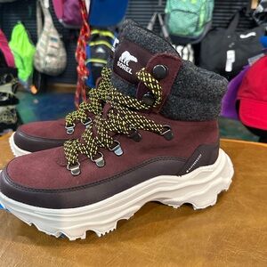 Sorel Women’s Kinetic Breakthru Conquest Boots